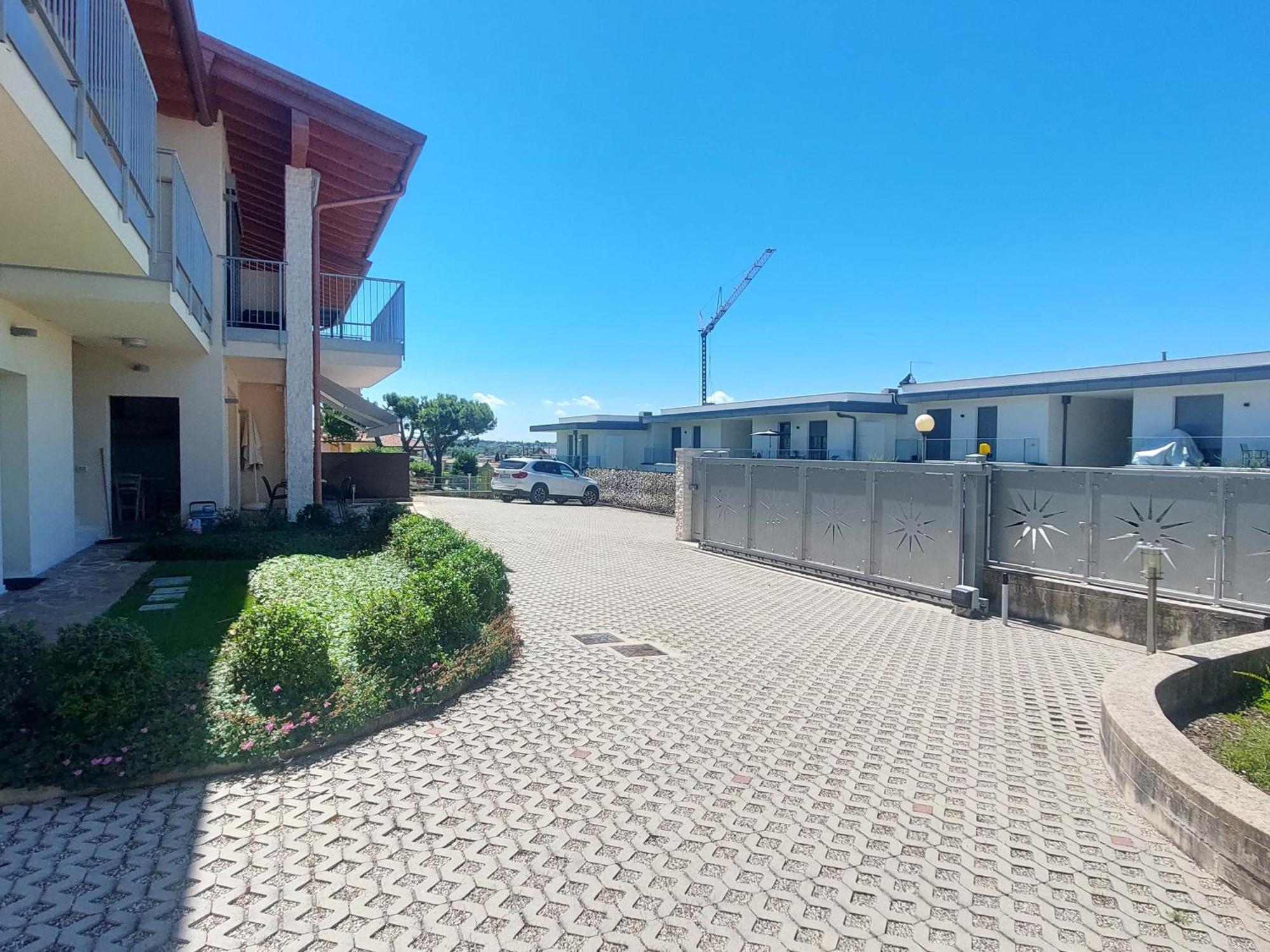 Apartment Brezza Di Lago - Regarda Travel لاتيزي المظهر الخارجي الصورة