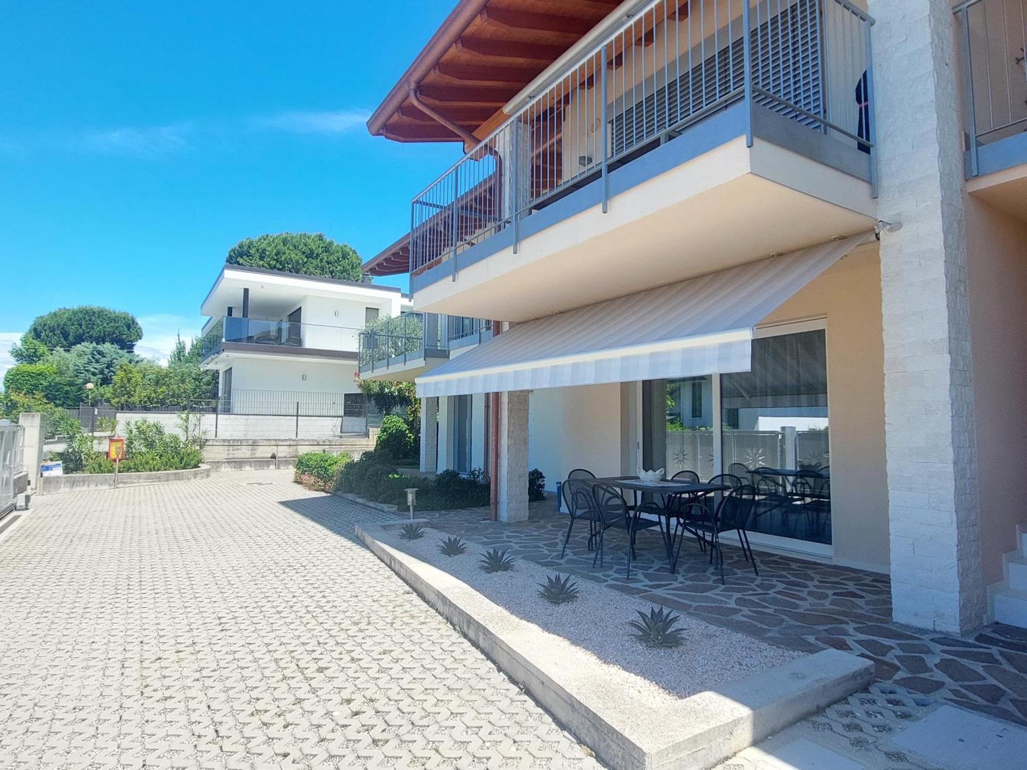 Apartment Brezza Di Lago - Regarda Travel لاتيزي المظهر الخارجي الصورة